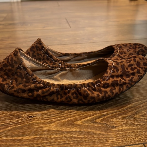 George cheetah skinned shoe. US 9. - Picture 2 of 5